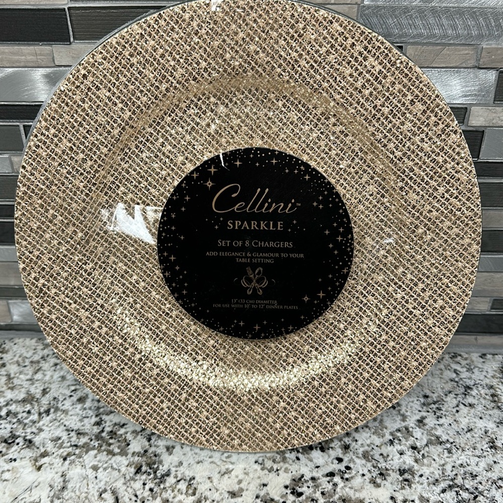Cellini Light gold charger set